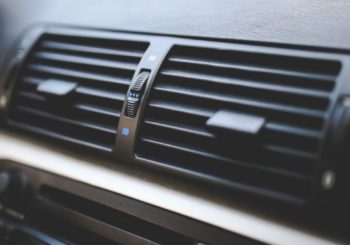 Allergia all'aria condizionata e pulizia del climatizzatore dell'auto: i consigli per i tuoi clienti!
