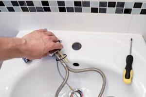 utensili a mano elettricista idraulico-montaggio rubinetto