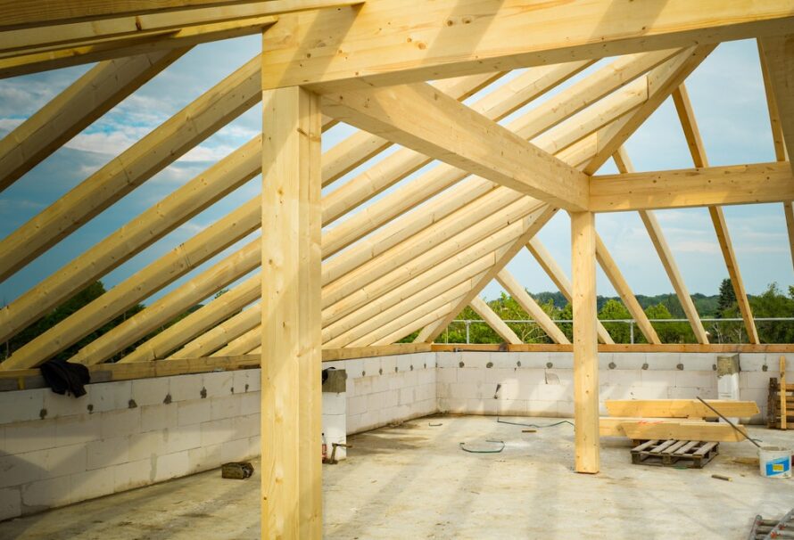 Come costruire un tetto di legno a regola d’arte? Ecco come avere un isolamento termico ad alta efficienza