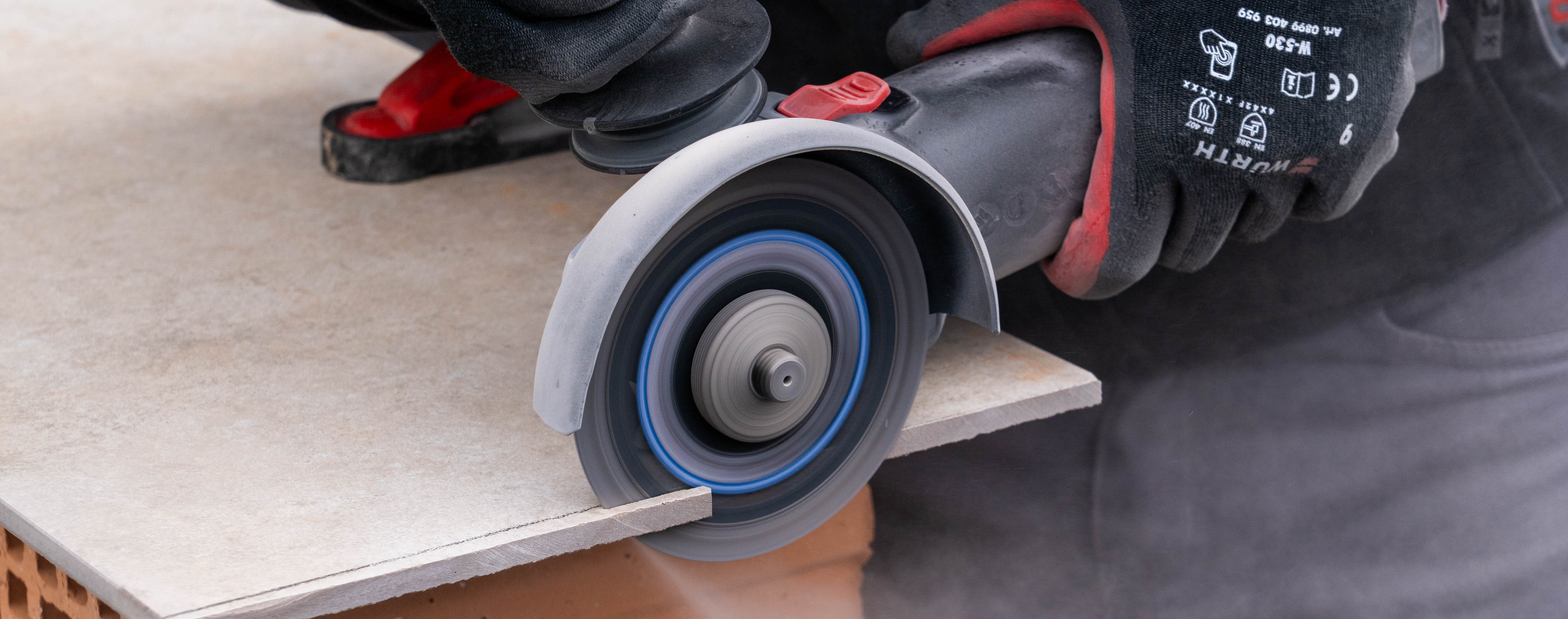 Taglio piastrelle: quale disco diamantato scegliere per gres e ceramica